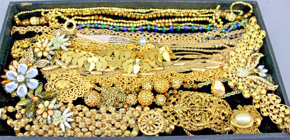Vintage Drawer Found Jewelry Box Mix Bella Perlina, Gold Necklaces